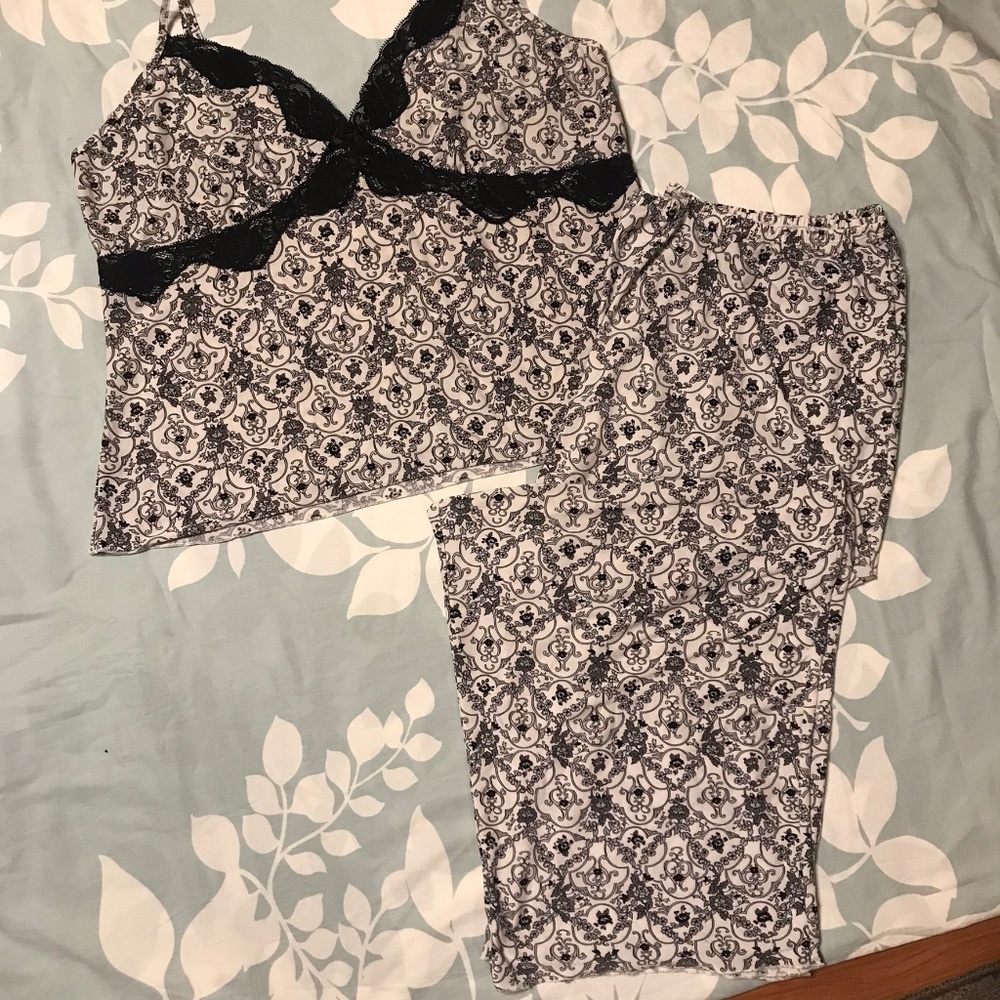 Studio Donatella 2 piece capri pajamas